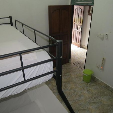 Lemon House Hostel Падангбай Екстериор снимка