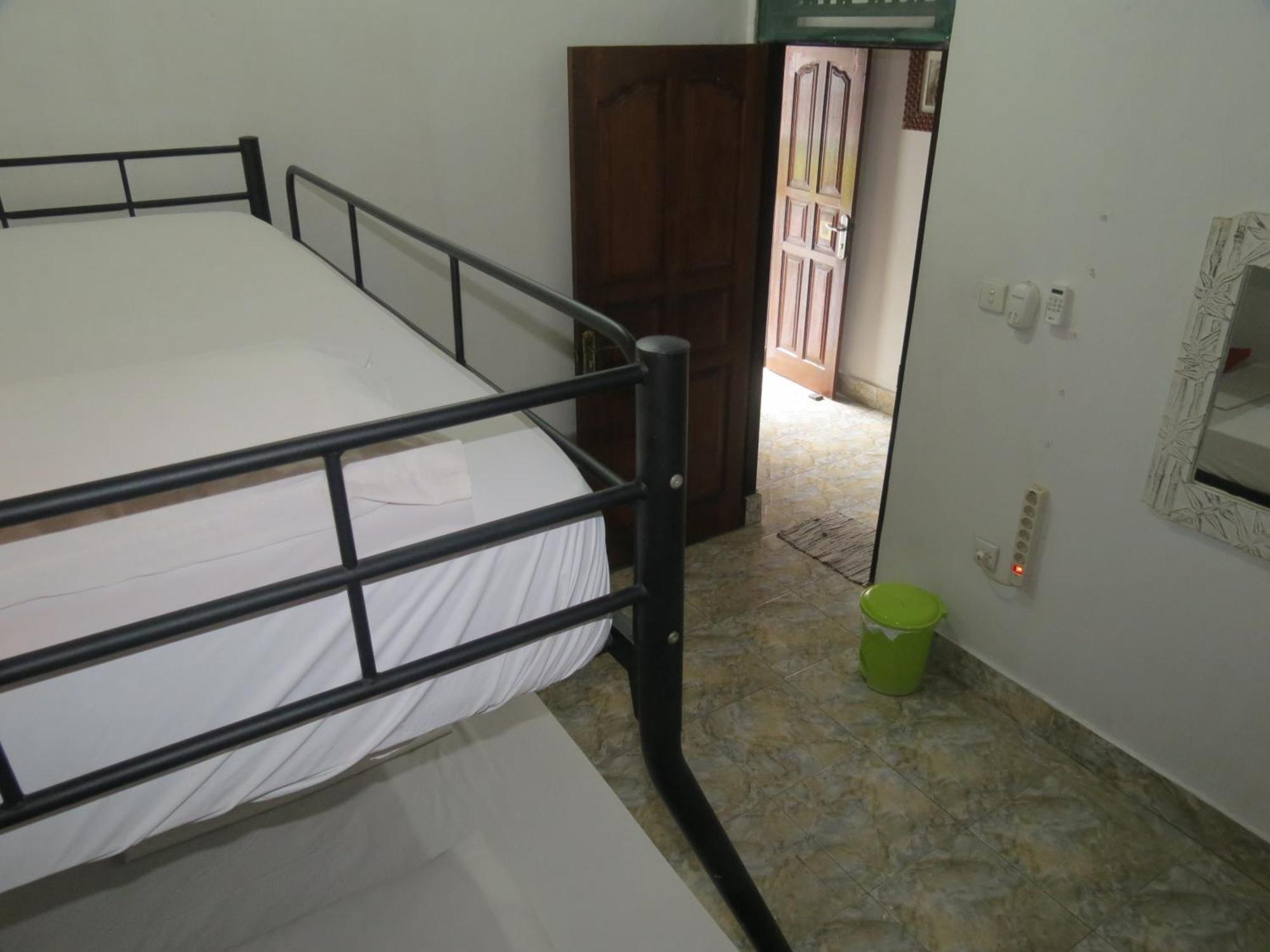 Lemon House Hostel Падангбай Екстериор снимка