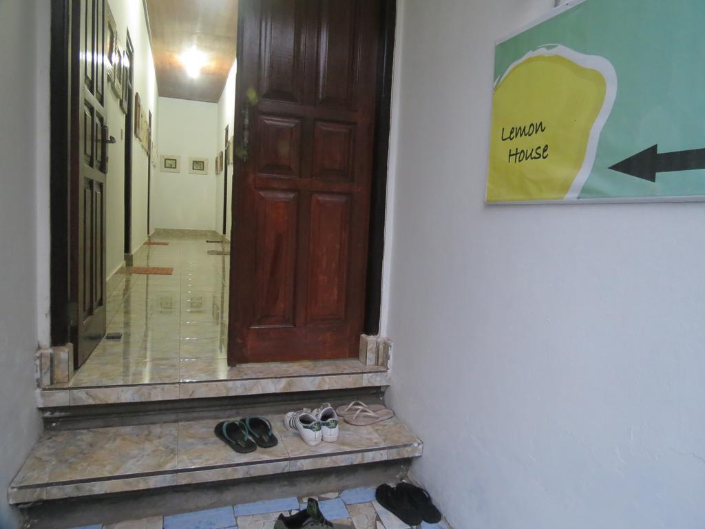 Lemon House Hostel Падангбай Екстериор снимка